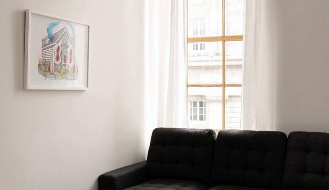 Maison Rasco Two-Bedrooms Apartment Old Montreal Walk to Restaurants & Shops Pet Friendly Self Check-In Access Full Kitchen Wi-Fi AC