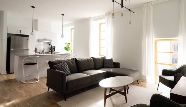 Maison Rasco Two-Bedrooms Apartment Old Montreal Walk to Restaurants & Shops Pet Friendly Self Check-In Access Full Kitchen Wi-Fi AC