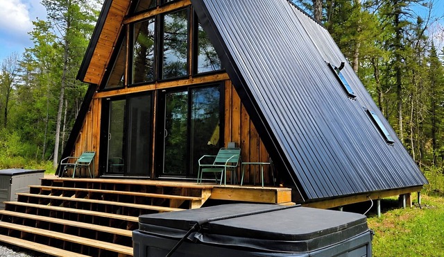 Mansfield A-Frame Retreat - Cozy cliff-top with river views