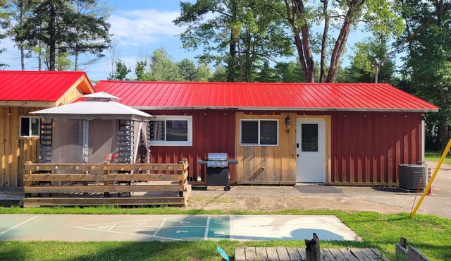 Maple Cabin at Pine Ridge Park