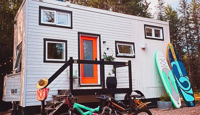 Micro house with spa, trails and wild river!