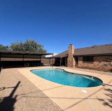 Midland Luxe, Pool, Fire Pit, Workspace, Pool Table