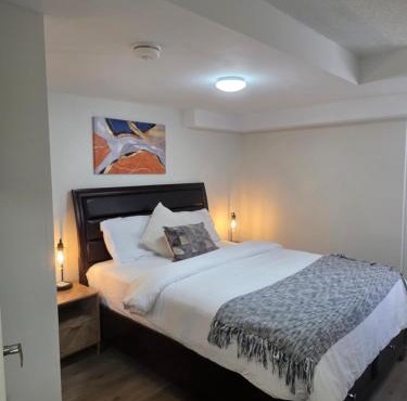 Modern 1 Bedroom Suite, Prime Location