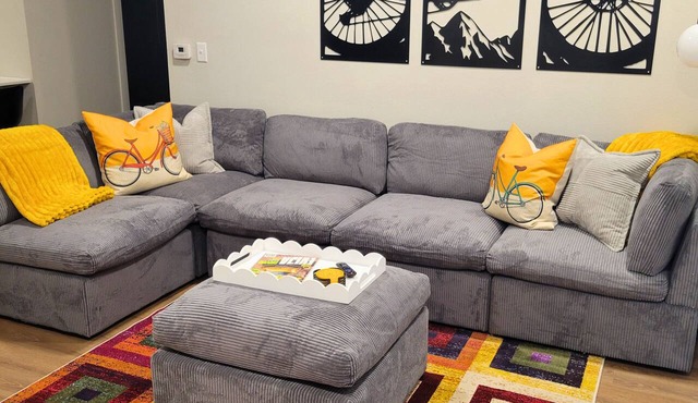 Modern 1BR Near Walmart, AMP & Bike Lift