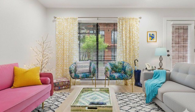 Modern 2BR Retreat ❤️ Walk to UT | Free Parking | Near Moody Center
