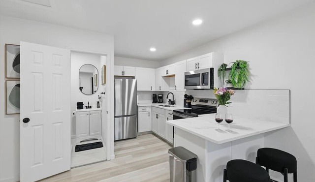 Modern 2BR Unit With Hot Tub