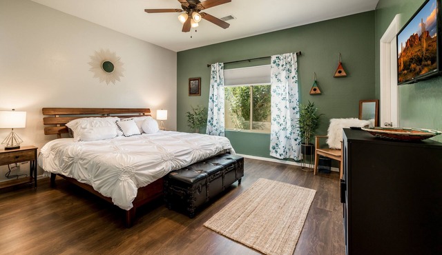 Modern, 3 Bedroom Home Near Superstition Mountain! in Apache Junction