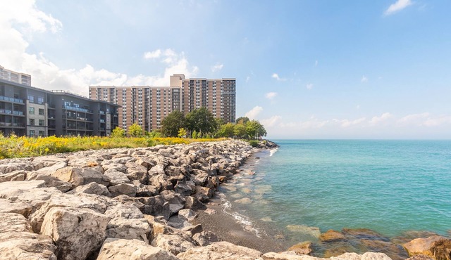 Modern 3BR 2BA Townhome in Lakeshore