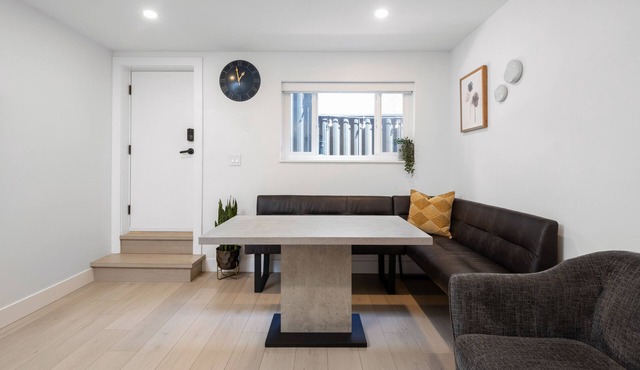 Modern, Bright, Clean 2 Bedroom Suite - Great Location!