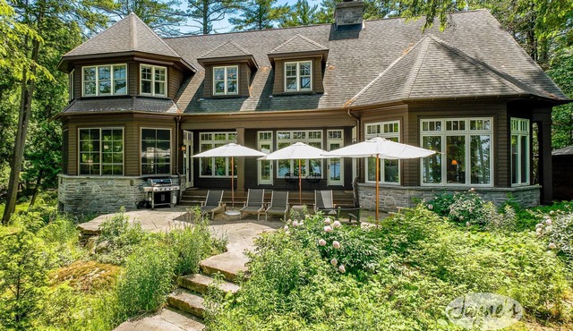 Modern 5 bdrm, 5 bath cottage on Lake Rosseau!
