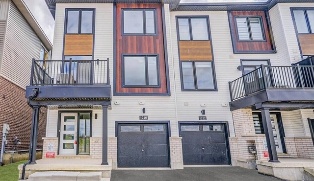 Modern Comfort in Oshawa's Quiet Suburbsn(Sleeps up to 8)