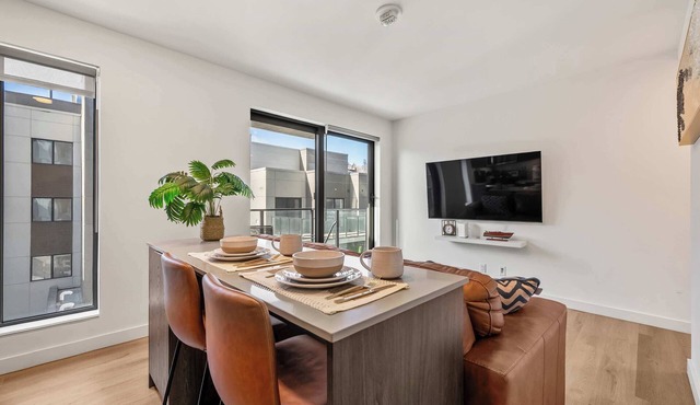 Modern Downtown Calgary Condo | Balcony Views | Sleeps 4 in Calgary