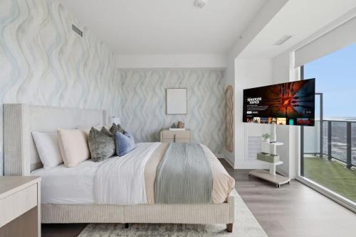 Modern Etobicoke Studio Sleek Queensway Retreat