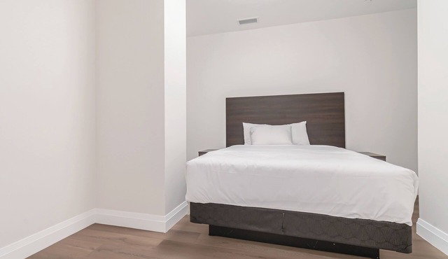 Modern Fully Furnished 1 Bedroom Apartment Unit 5