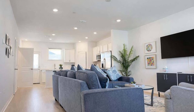 Modern Home | Downtown, Nature Trails, Kalahari
