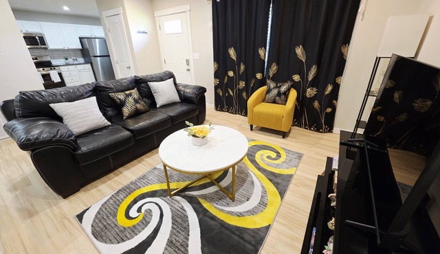 Modern serene 2-bedroom house with dedicated workspace in Lawrence