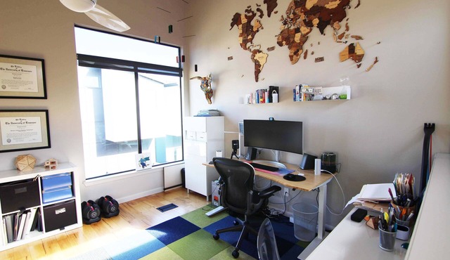 Modern SoCo Gem 2BD/2.5BA Urban Oasis in Great Location - Corporate Housing