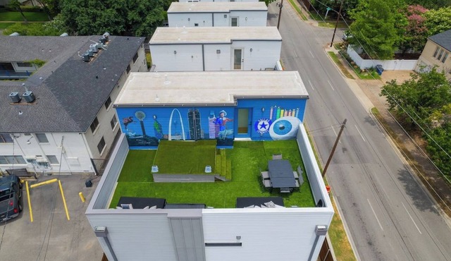 Modern & Spacious~Rooftop View of Downtown Dallas