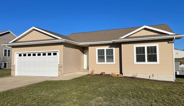 modern style large family home. 5 bed 3 bath with plenty of living space.