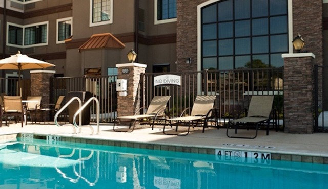 Modern Suite | Free Breakfast Buffet + Outdoor Pool