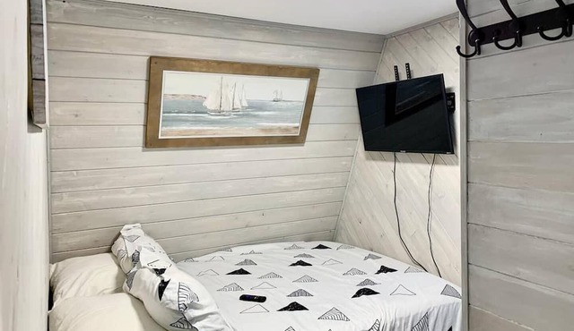 Modern Tiny Home on the Lake