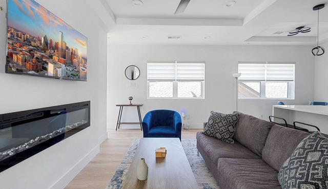 Modern Townhome | Rooftop + Backyard Garage