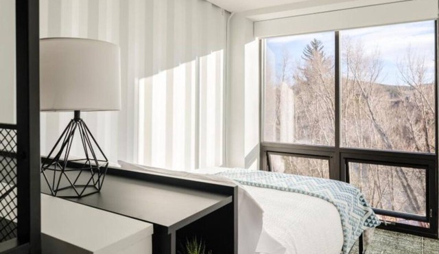Modern Urban Escape – 2x Boutique Units for Groups | Walk to Top Attractions