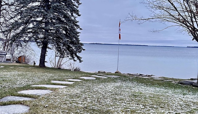 Moon Point Simcoe Lakefront Cottage