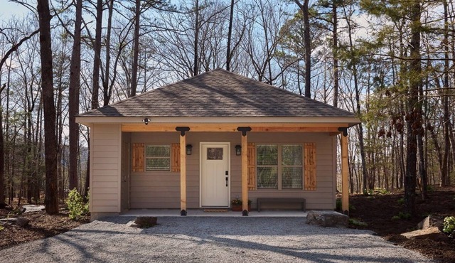 Morgan's at the Little Red - Single King Cabin 6