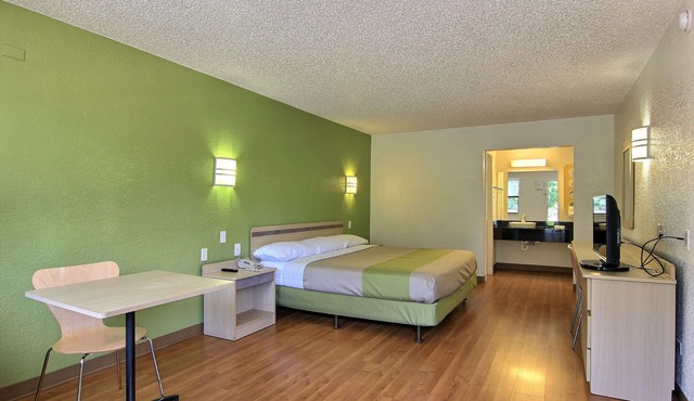 Motel 6 Austin, TX - Central Downtown UT