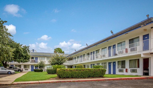 Motel 6-Conroe, TX