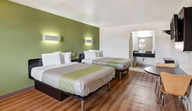 Motel 6 Dallas, TX - Forest Lane