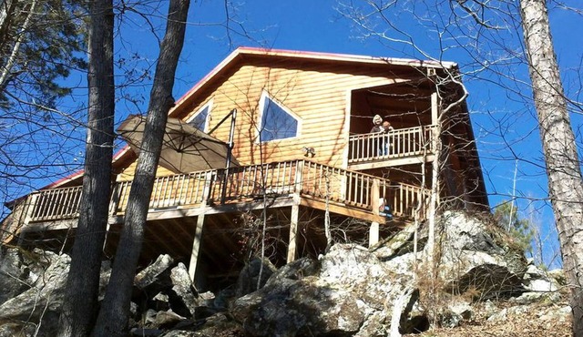 Mountain Cabin Getaway with a Fire Pit near Lake Ouachita, Arkansas
