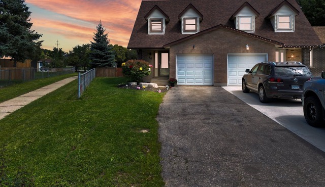 *NEW* 3 BR with big Backyard & dedicated workspace
