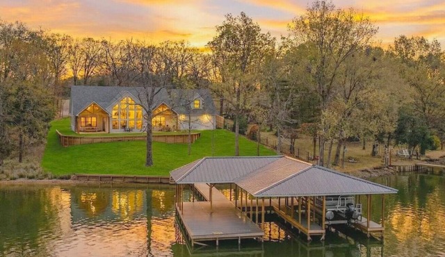 NEW Lakehouse | Hot Tub, Boathouse, Amazing Patio!