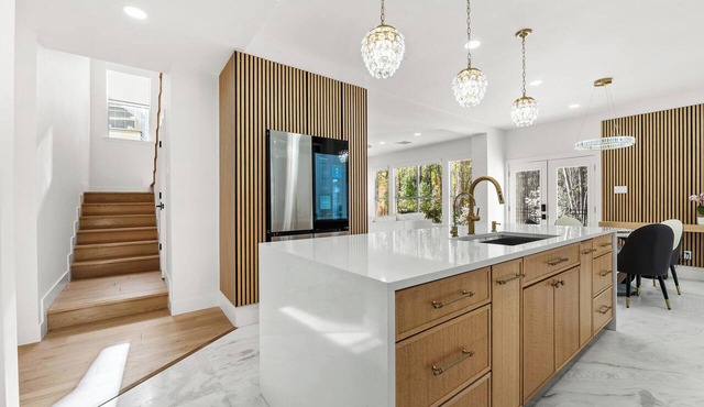 New Luxe 5BR/4.5BA Pool Villa in The Woodlands