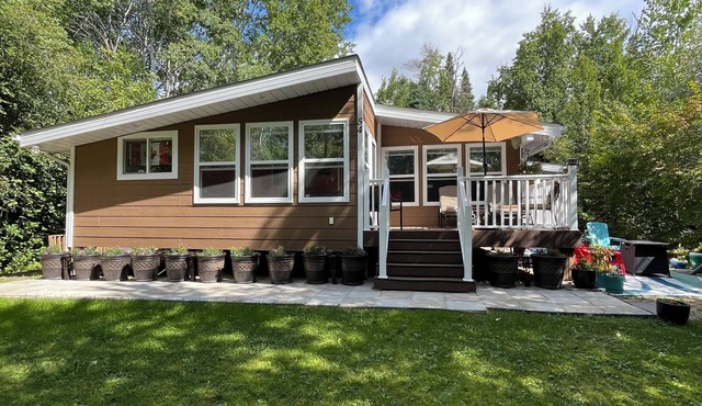 NEW NIRVANA RENTALS LISITING* Victoria Beach with a Hottub awaits. Booking 2026