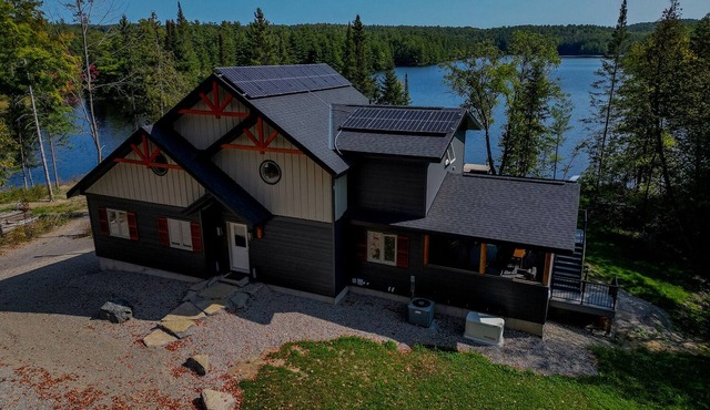 New Off-Grid Waterfront Retreat! Quiet bay on the river, great for families.