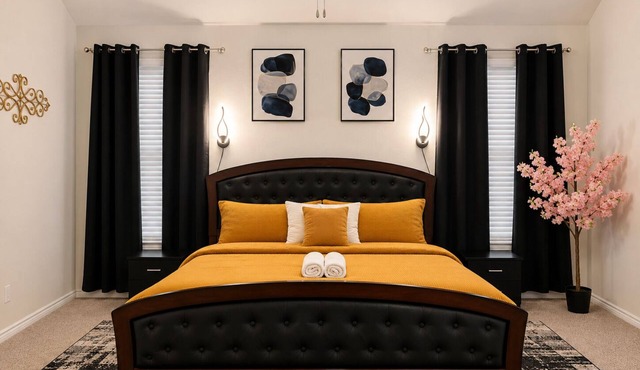 New Private Luxury King Suite Private Bath 2 Walk-In Closets Fast WiFi