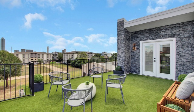 Newly Constructed Winsome Village B - Galleria Area!
