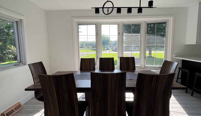 Newly renovated chalet with access to the water, 30 minutes from Montreal