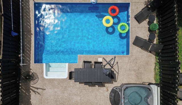 Niagara Oasis, Pool, HotTub, Theatre, Arcade