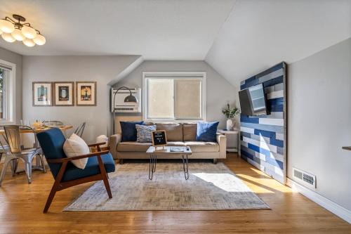 Nicollet Nook 1BR Upper-Level Retreat