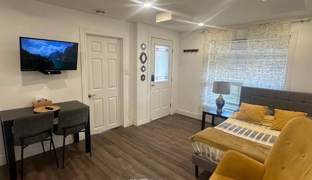 Nimo Homestay , Compact Studio Apartment Guelph