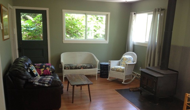 North Hatley Private Serene one Bedroom Chalet ten Minute Walk From Village