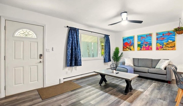 Ocean Pulse - 2Bed 1Bath one side of a side-by-side duplex in Midtown Anchorage.