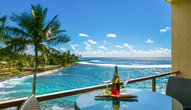 Oceanfront Remodeled Luxury Penthouse/Cooling Trades & A/C/LIGHT & BRIGHT