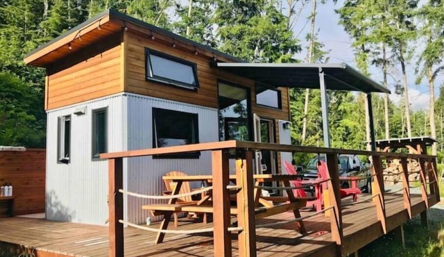 Oceanfront Tiny Home in Jordan River