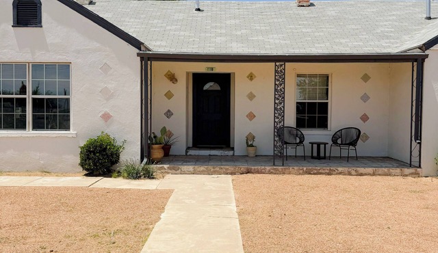 Ocotillo House: Centrally Located 3Bed/3Bath Home