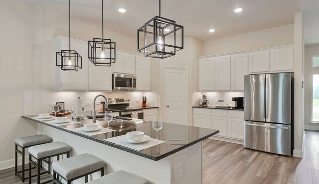 Ol’ Army Escape - Beautiful & Spacious Retreat in Aggieland!